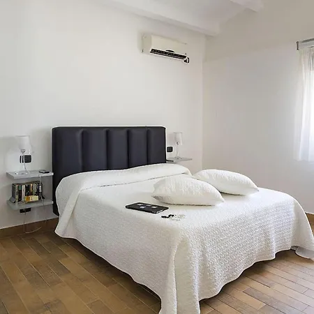 Exclusive Luxury In With Private Pool, Jacuzzi And Bbq Villa